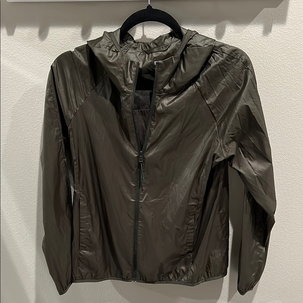 Uniqlo lightweight rain shell in dark green- women’s large